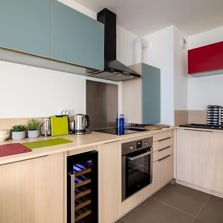 A059-new With South Facing - Terrace-near The Apartment *